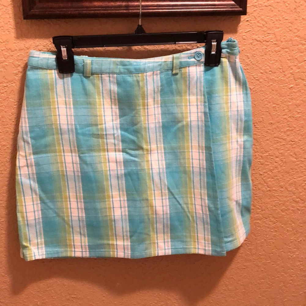NWOT Basic Editions skort. Shorts. Beautiful colors. Turquoise/lime green